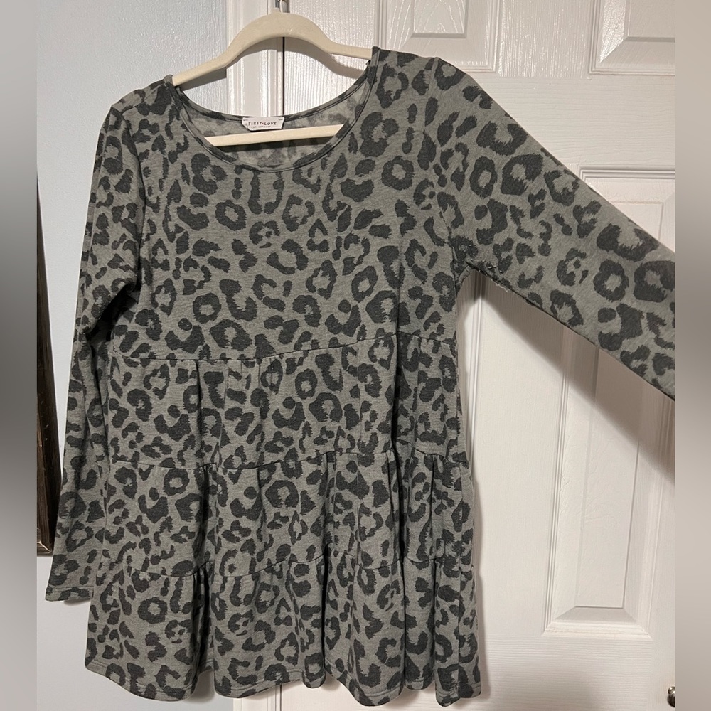 Boutique long sleeve baby doll top. Worn once. Grey and black cheetah print